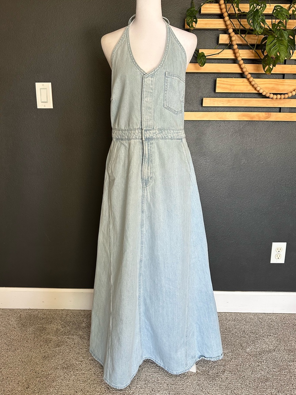 Universal Thread Light Wash Denim Halter Maxi Dress Open Back Pockets Size 12 - Picture 4 of 12